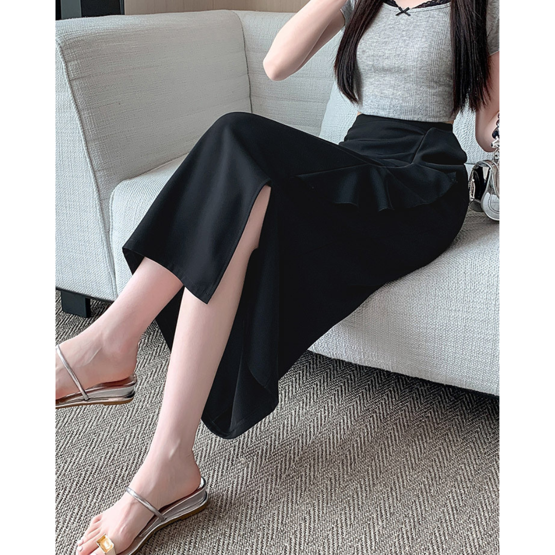 Noa Curve Ruffle Slit Skirt