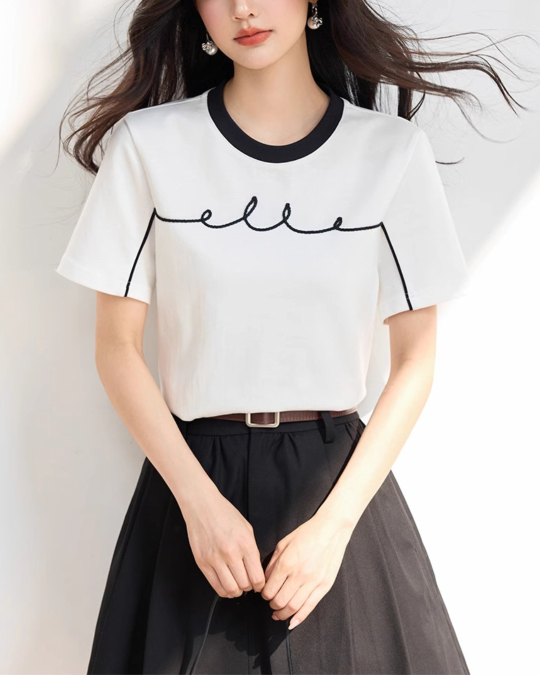 Elle Line Script Trim T-Shirt
