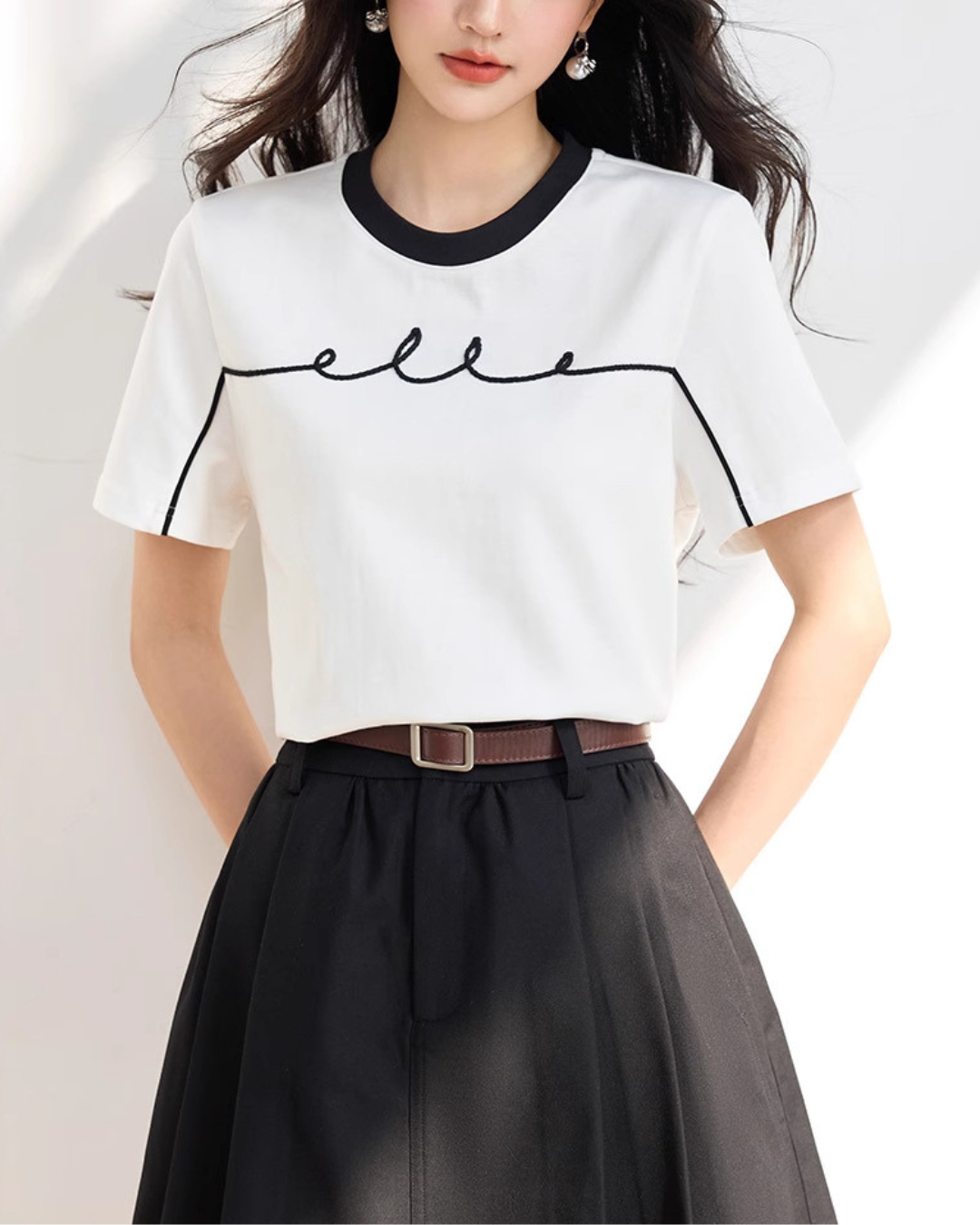 Elle Line Script Trim T-Shirt
