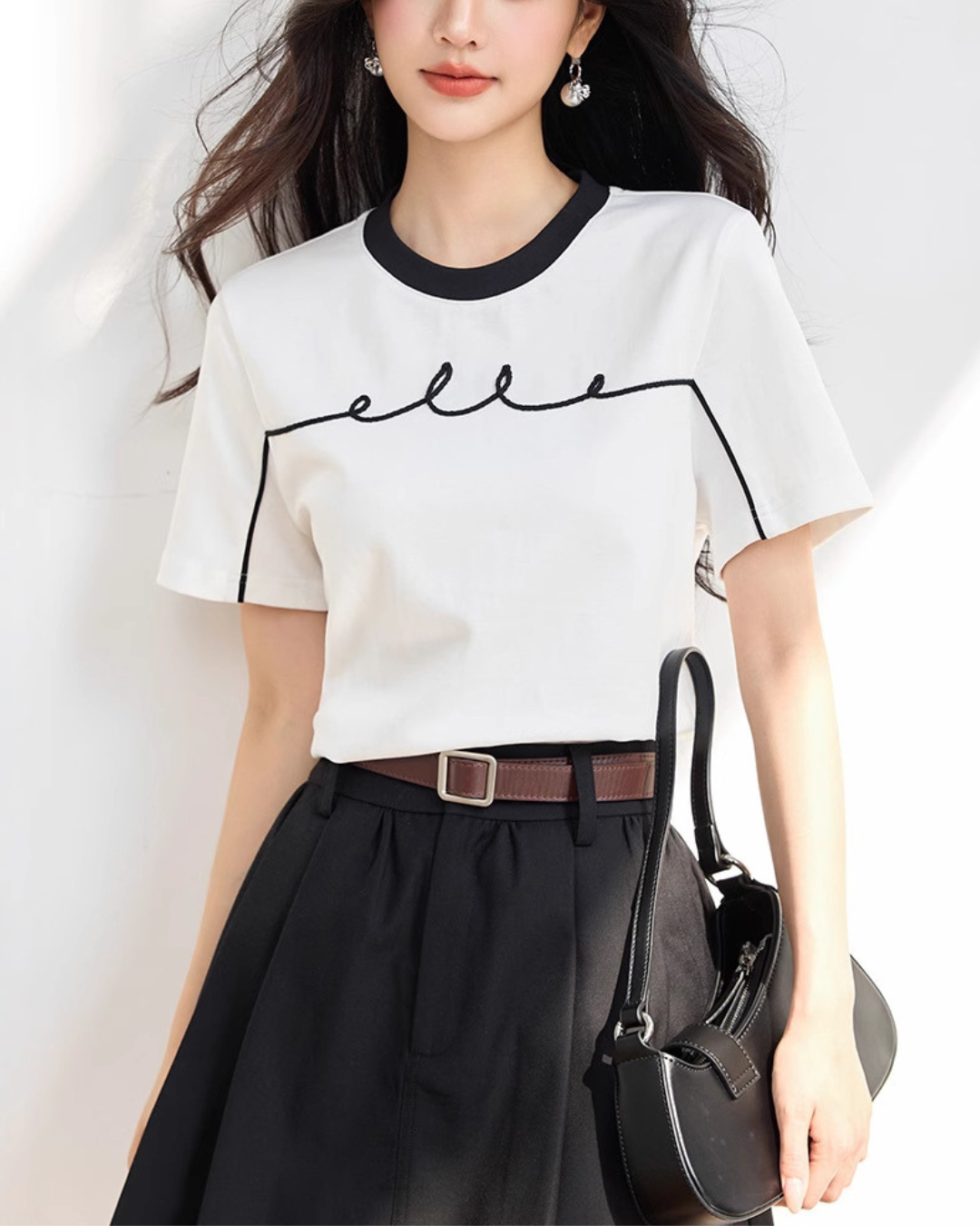 Elle Line Script Trim T-Shirt