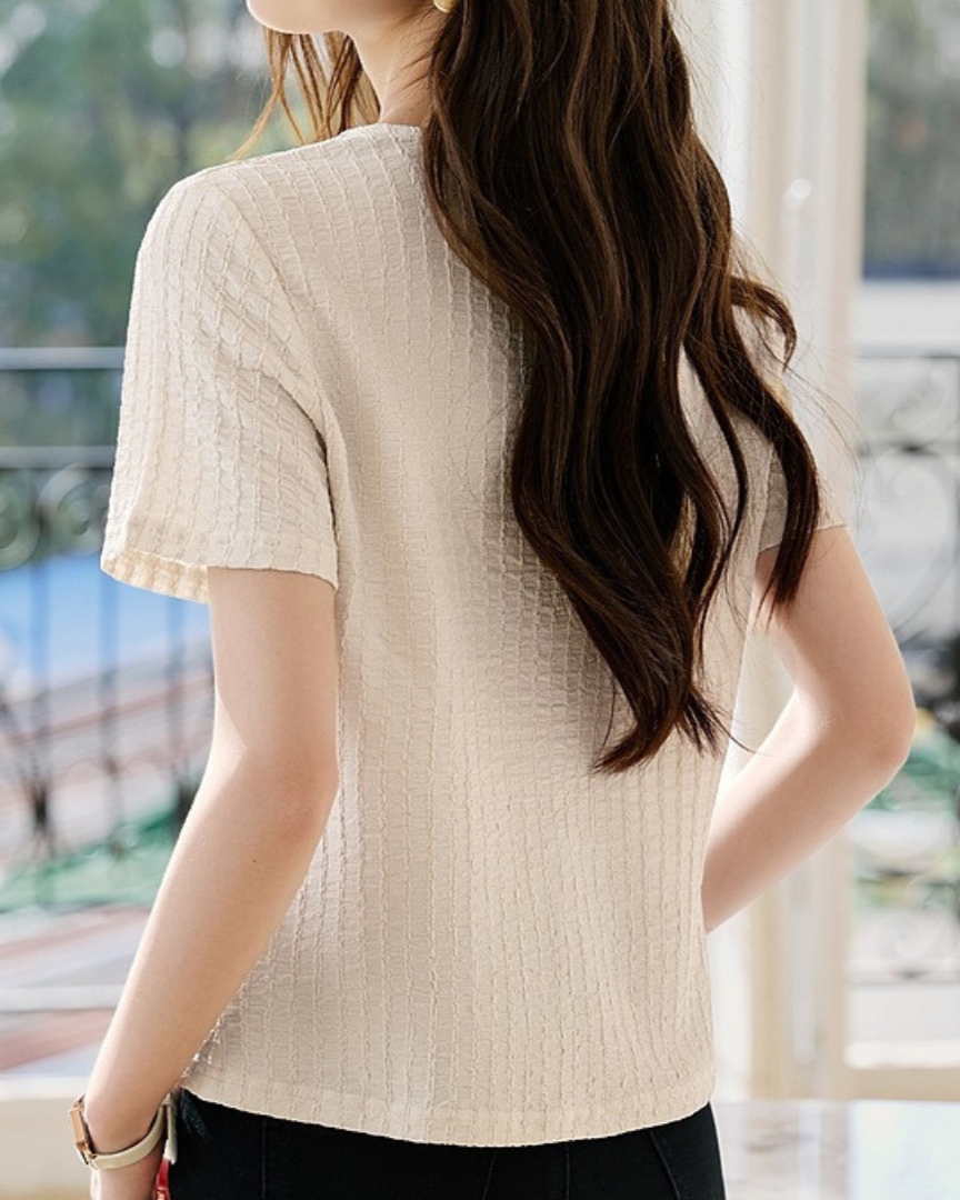 Elora Line Soft Curve T-Shirt
