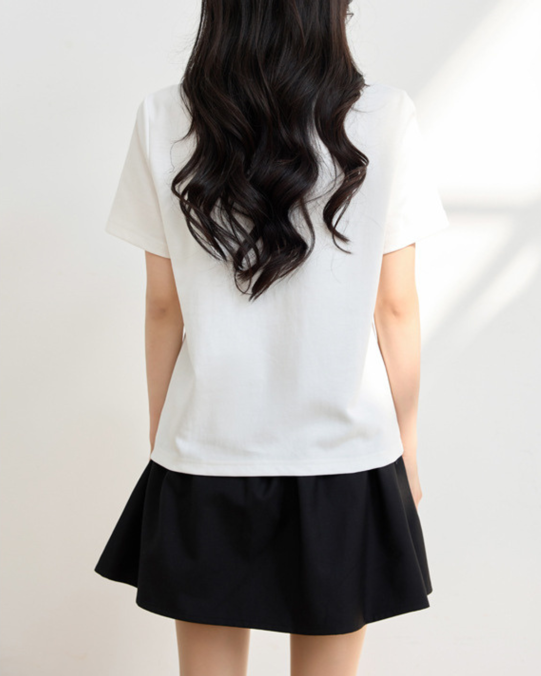 Elle Line Script Trim T-Shirt